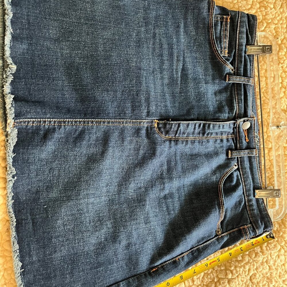 Universal Thread women's blue stretch denim skirt with frayed hem - size 8